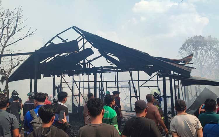 Kebakaran Melanda Permukiman di Jalan Mendawai I Palangka Raya