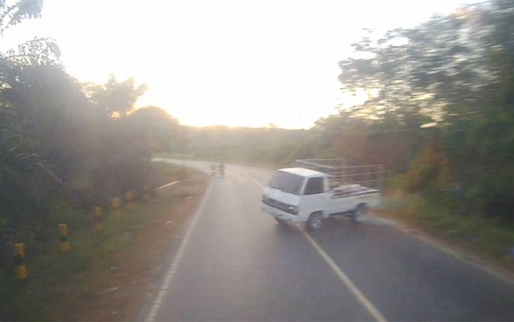 Laka Maut di Trans Kalimantan, Pasutri Meninggal Usai Pikap Oleng Hantam Bus