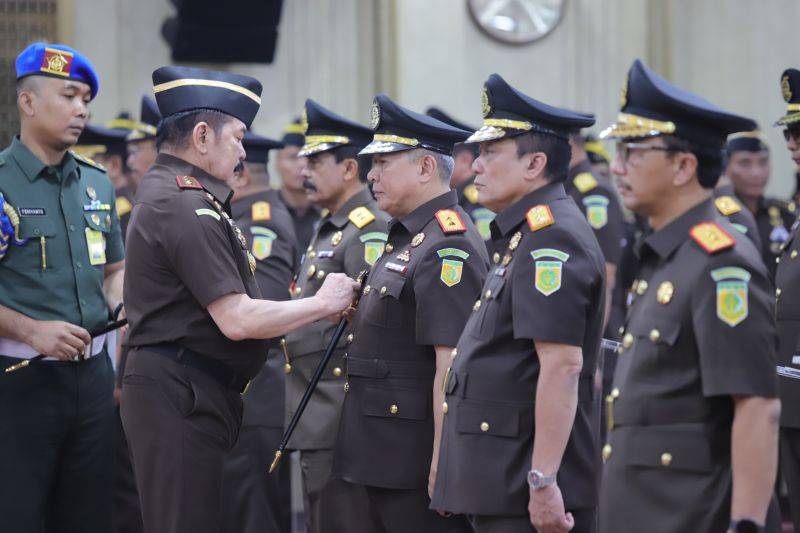 Jaksa Agung Lantik Hendrizal Husin sebagai Kajati Kalteng