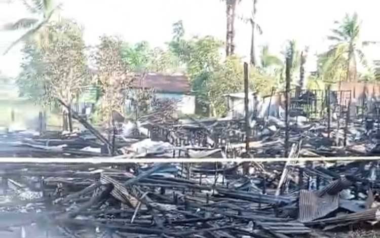Gedung Bulu Tangkis, Barak dan 6 Rumah di Palingkau Lama Terbakar